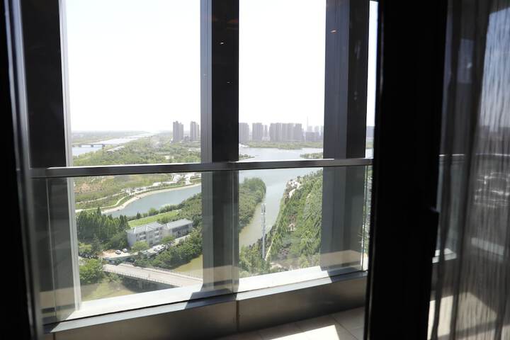 Room 28 of 129