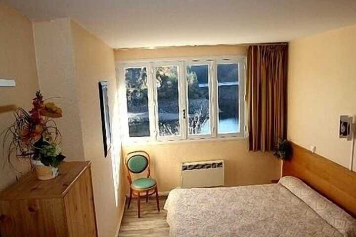 Room 6 of 30