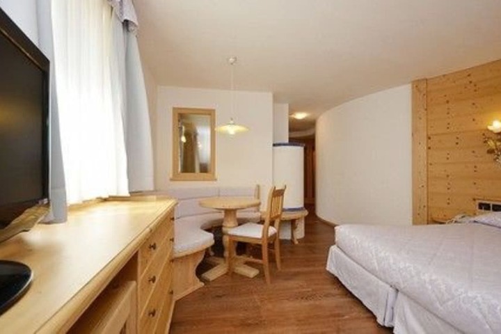 Room 10 of 50