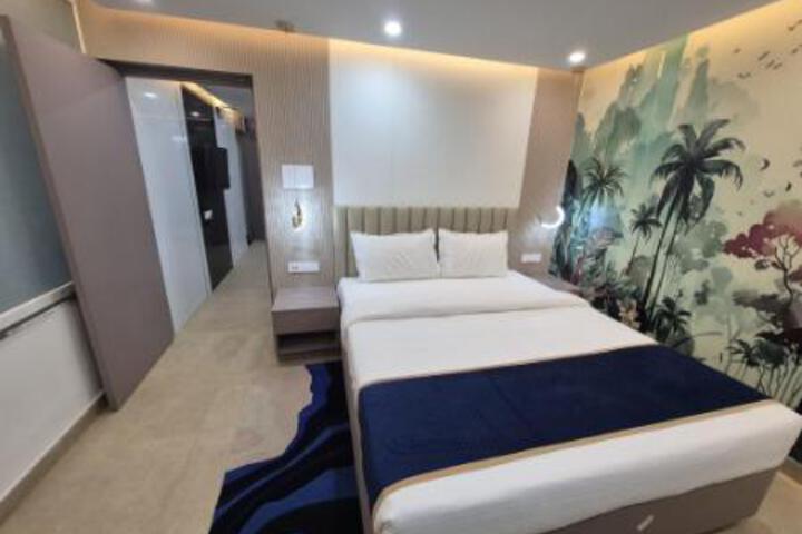 Room 11 of 25