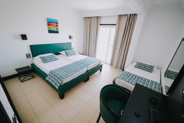Room 10 of 25