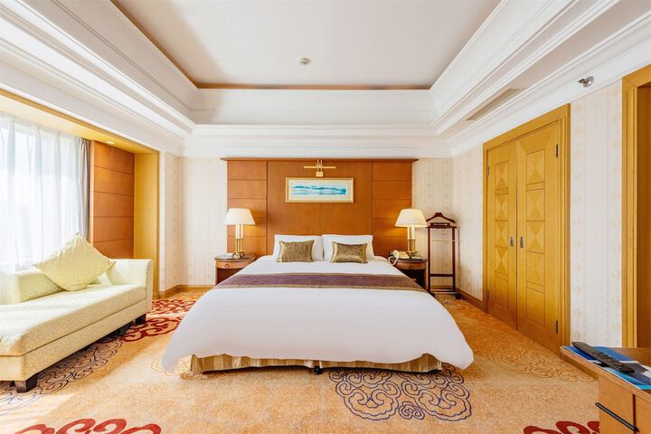 Room 18 of 90