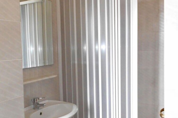 Room 6 of 25