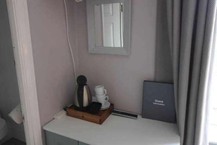 Room 8 of 28