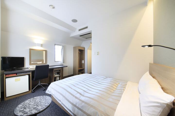 Room 7 of 107