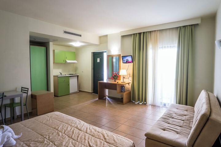 Room 10 of 36