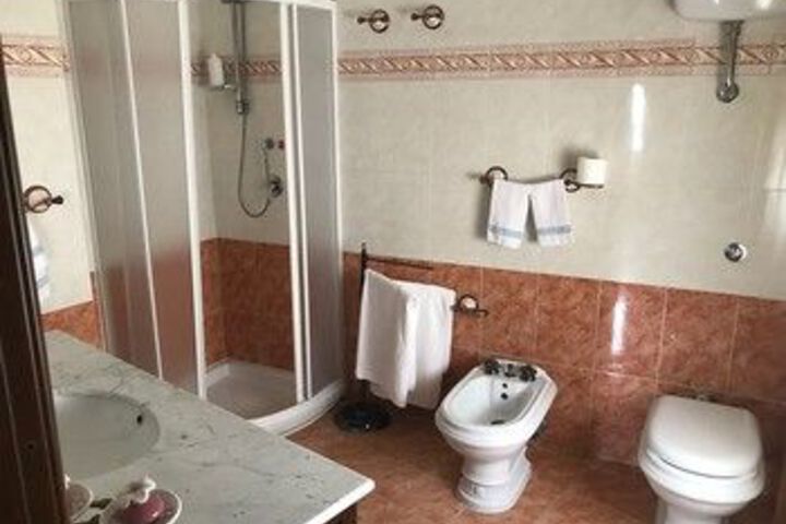 Room 4 of 20