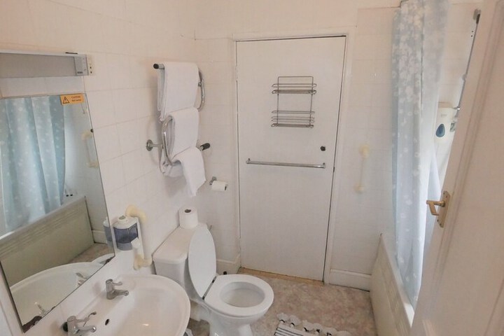 Room 32 of 49