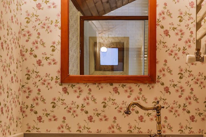 Room 8 of 74