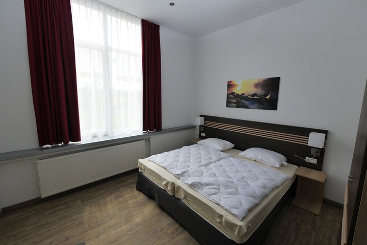 Room 6 of 43