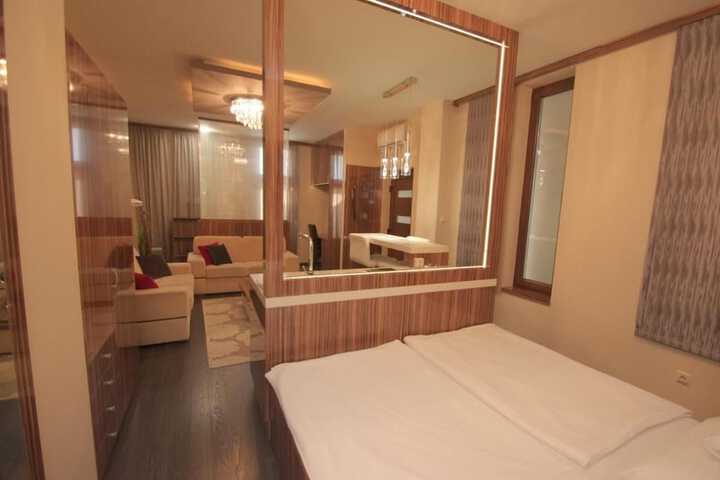Room 10 of 70