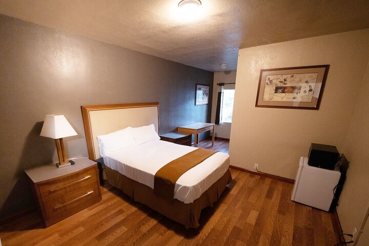 Double Executive Queen Bed (4 of 4)