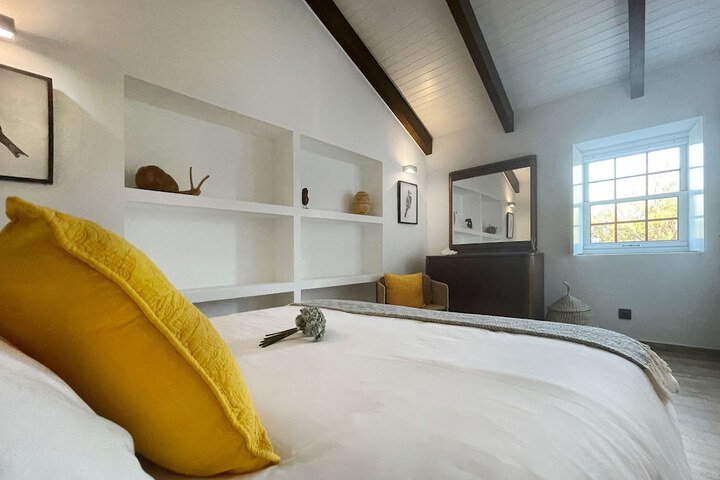 Room 2 of 143