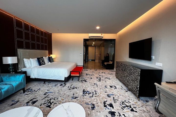 Room 17 of 60