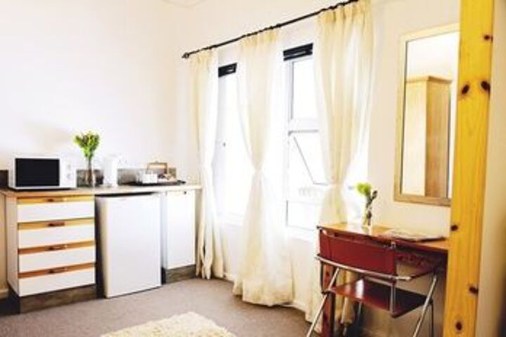 Room 27 of 40