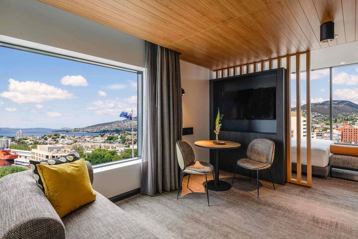 Room 33 of 172