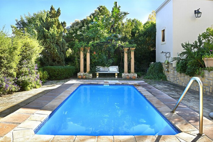 Pool 13 of 27