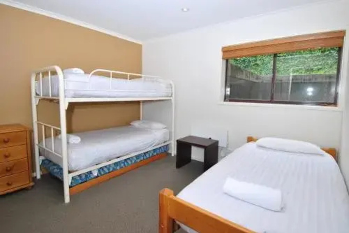 Room 4 of 11