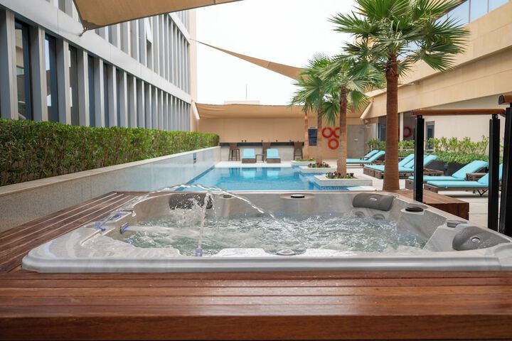 Pool 24 of 136