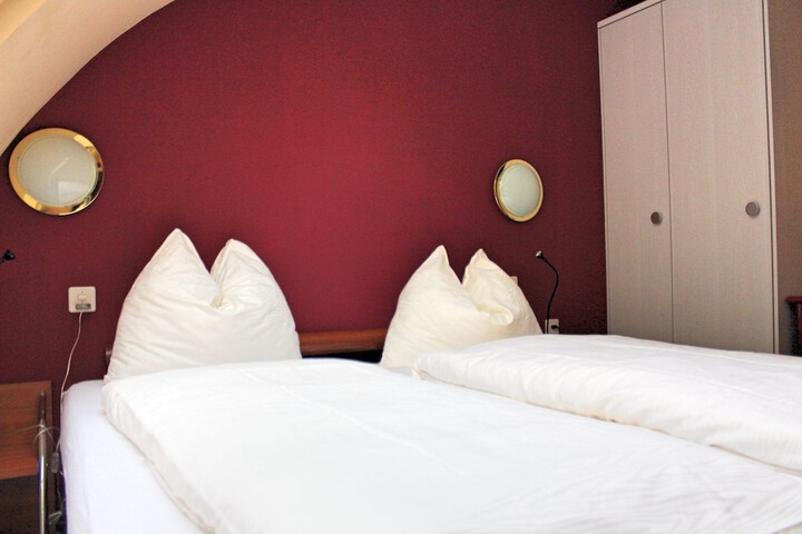 Room 6 of 38