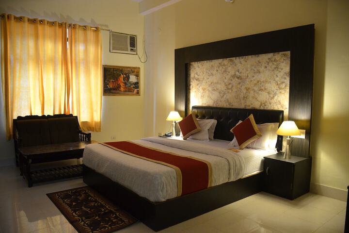Room 4 of 10