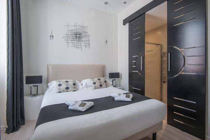 Room 4 of 42