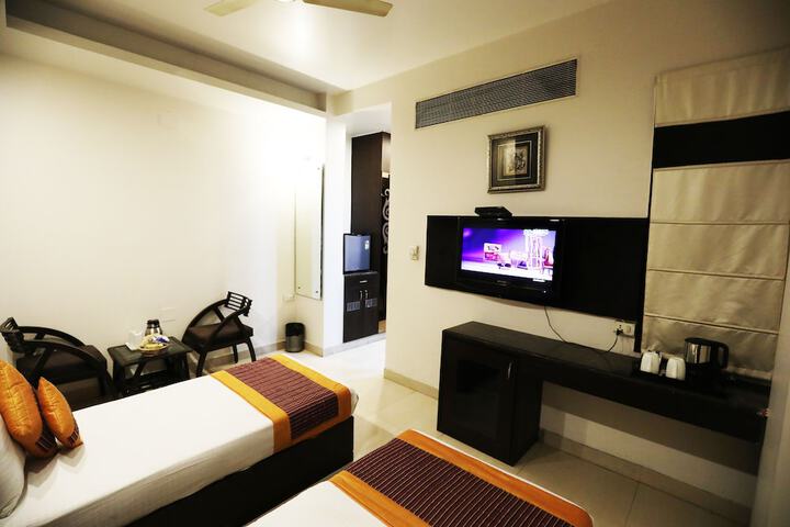 Room 8 of 31
