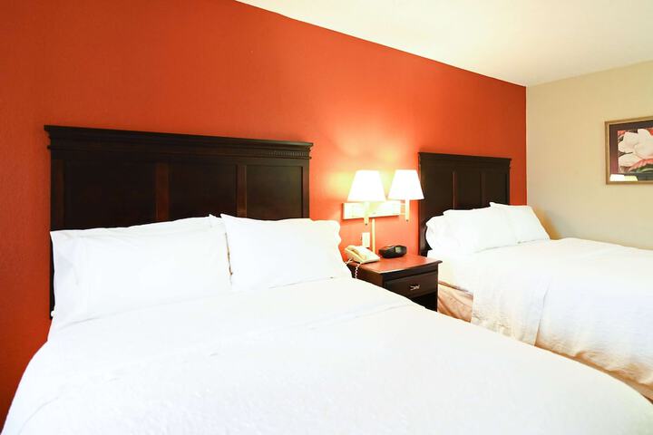 2 Double Beds (12 of 16)