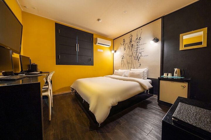 Room 15 of 30