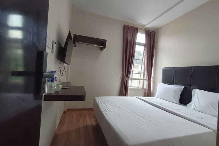 Room 2 of 6