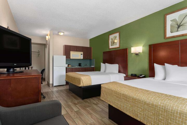 1 Queen Bed Efficiency (16 of 18)