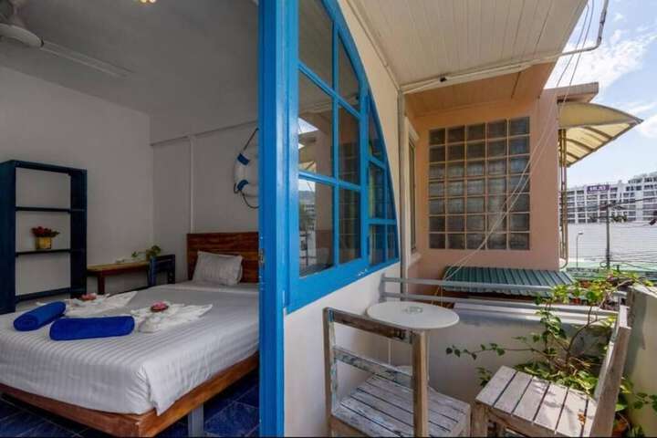 Room 4 of 28