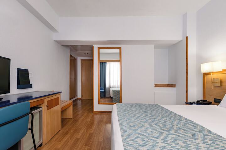 Room 10 of 48