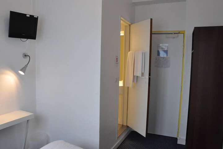 Room 17 of 98