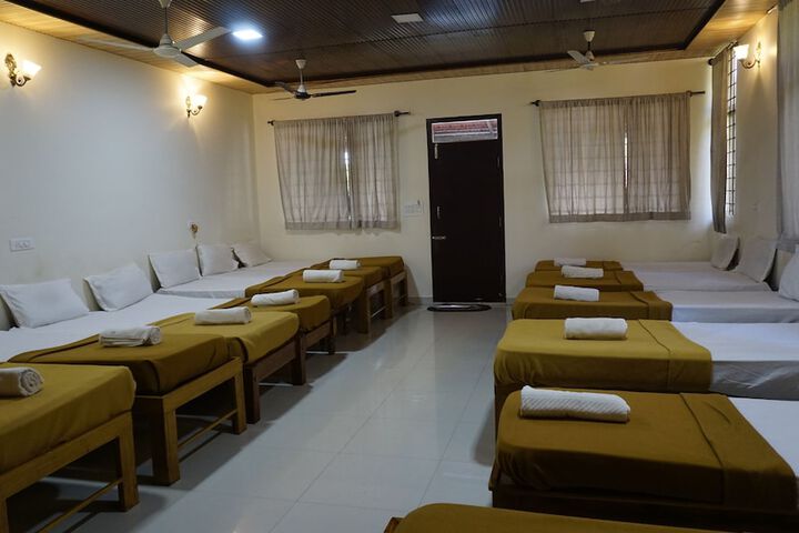 Room 28 of 76