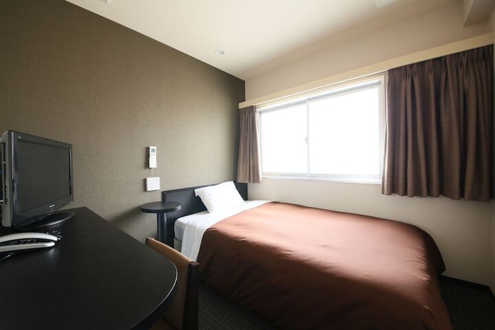 Room 11 of 33