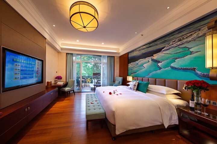 Room 32 of 95