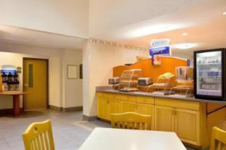 Breakfast/Coffee Service 16 of 23