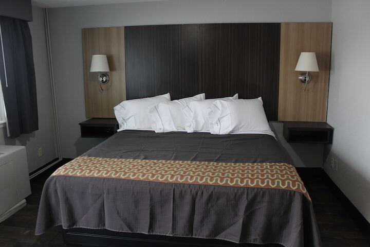 Room 2 of 5