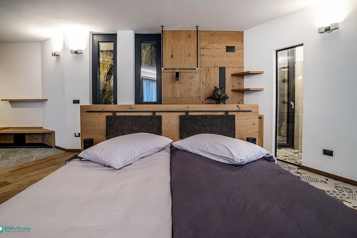 Room 3 of 31