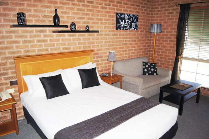 Room 8 of 40