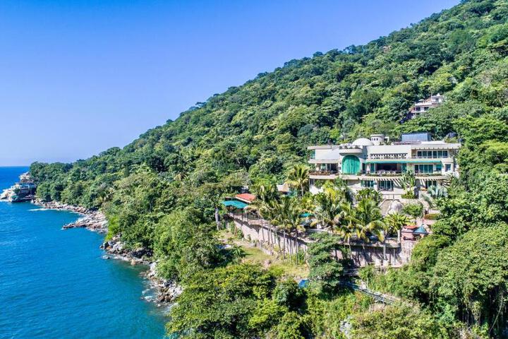 Exterior of Puerto Vallarta South Shore Luxury Suites