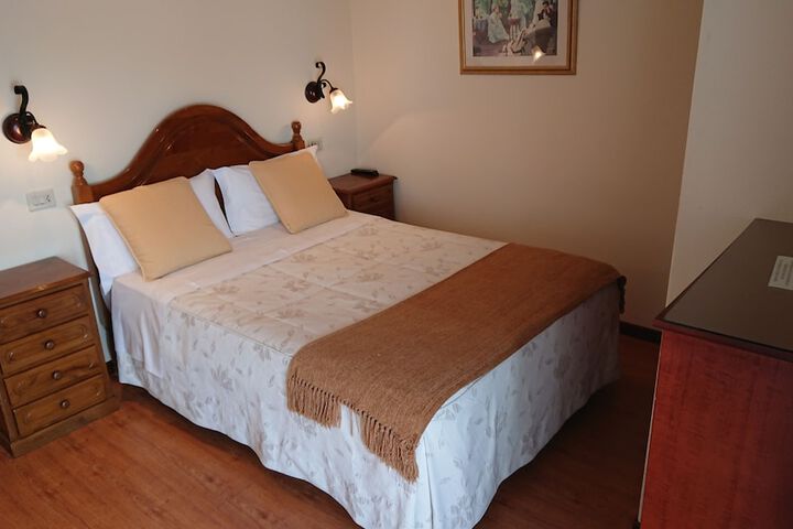 Room 6 of 33