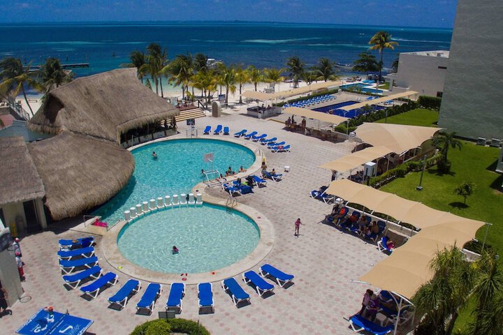 Hotel with Pool