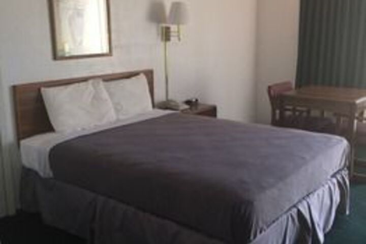 Room 6 of 12