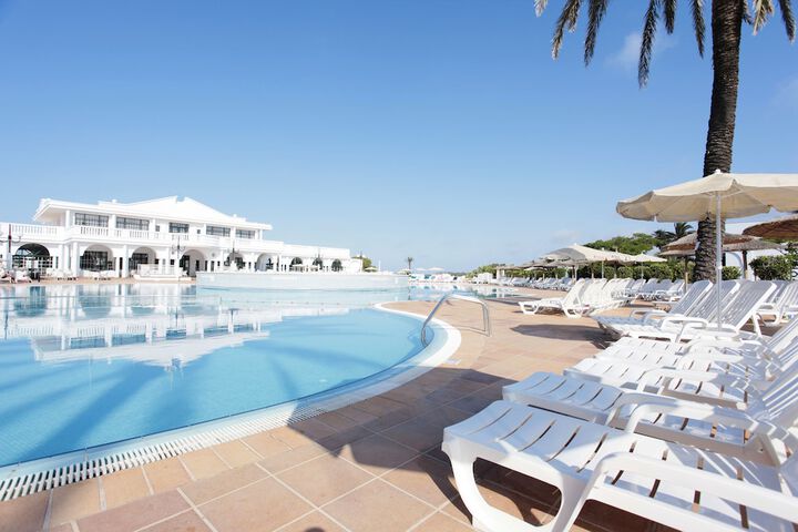 Hotel with Pool