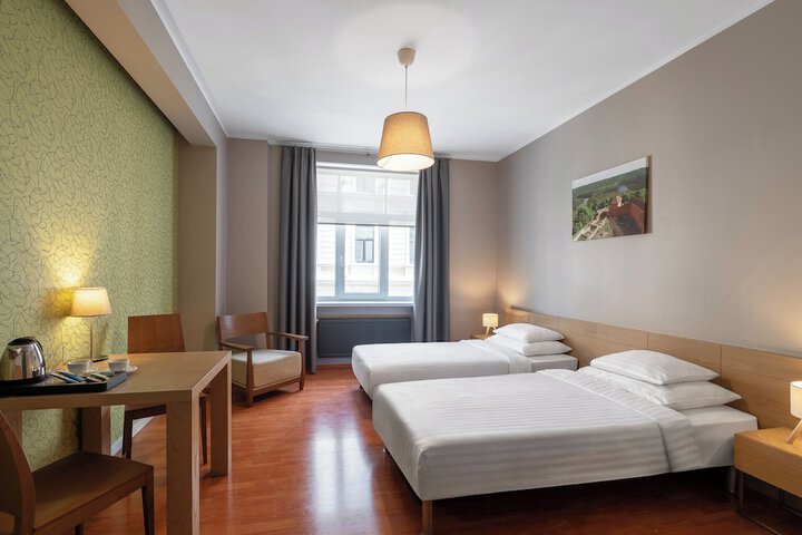 Room 8 of 42
