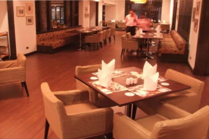 Dining 49 of 56