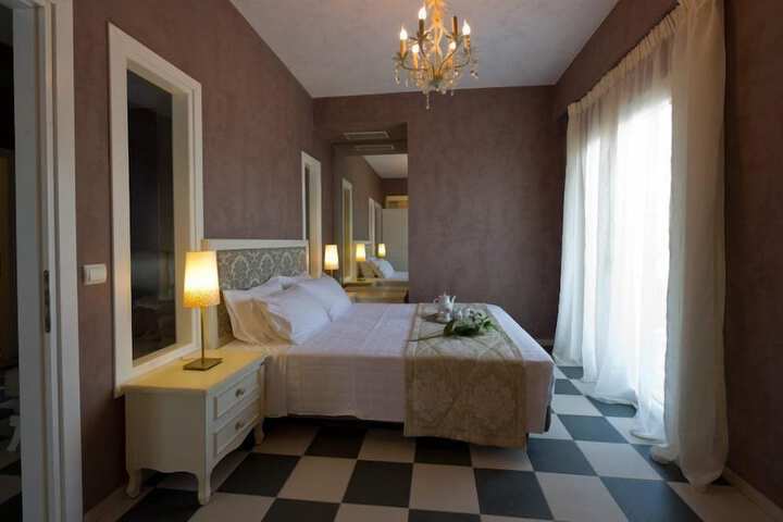 Room 53 of 109