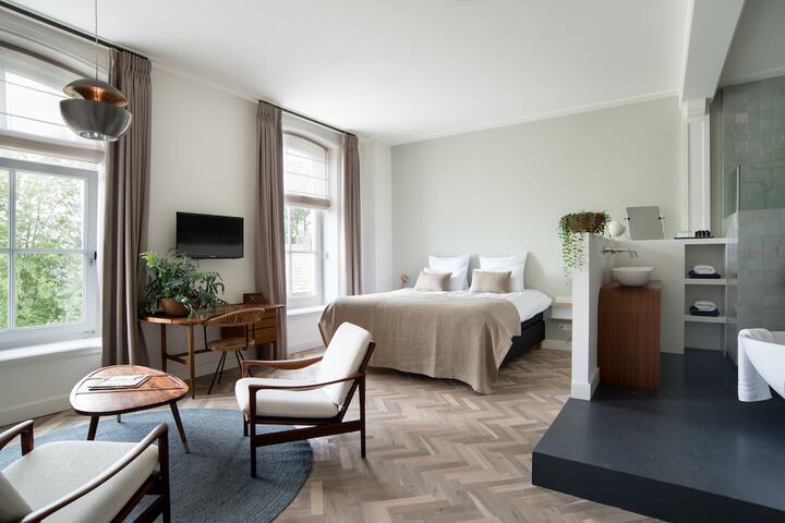 Room 3 of 42